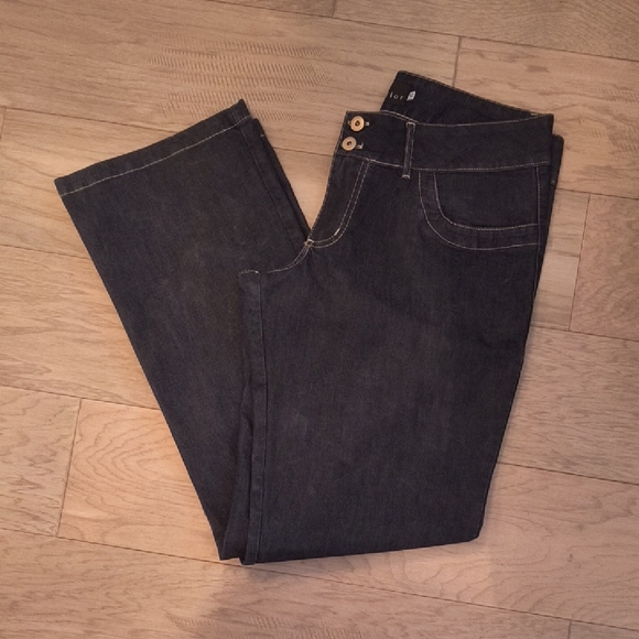 Beija Flor Jeans - Picture 1 of 12